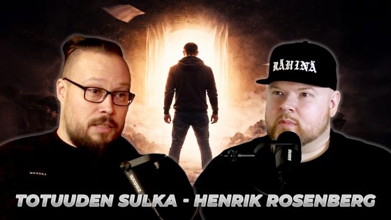 Kaksi keskustelijaa podcast-studiossa pohtimassa menestymisen pelkoa ja luovuuden haasteita – Totuuden Sulka